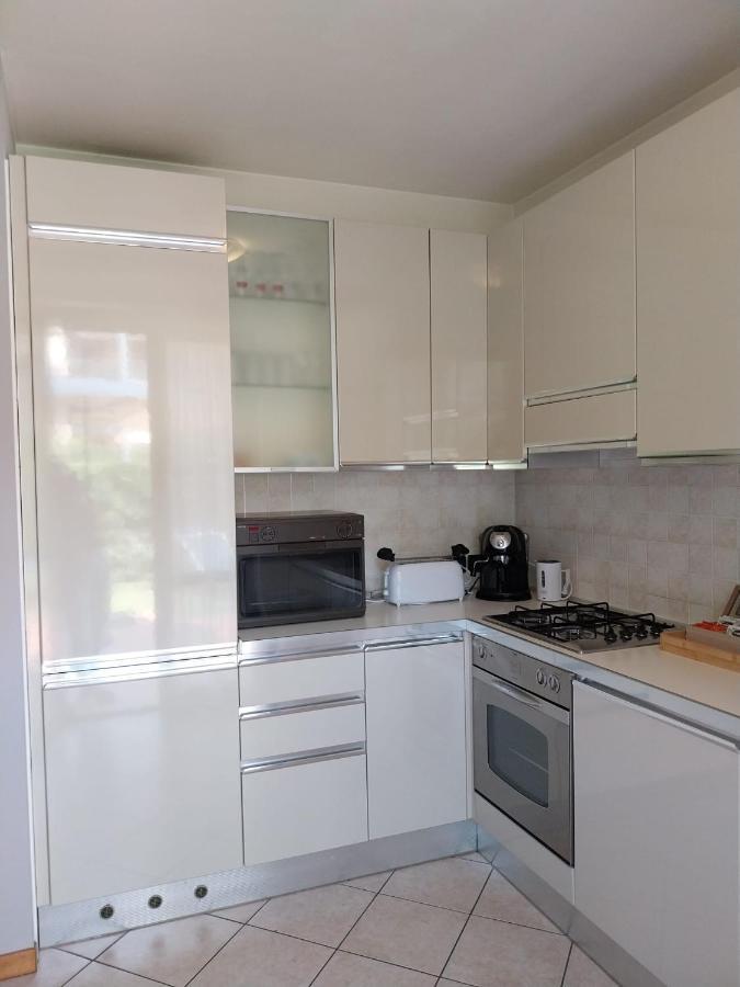 Casa Adela Apartment เดเซนซาโนเดลการ์ดา ภายนอก รูปภาพ