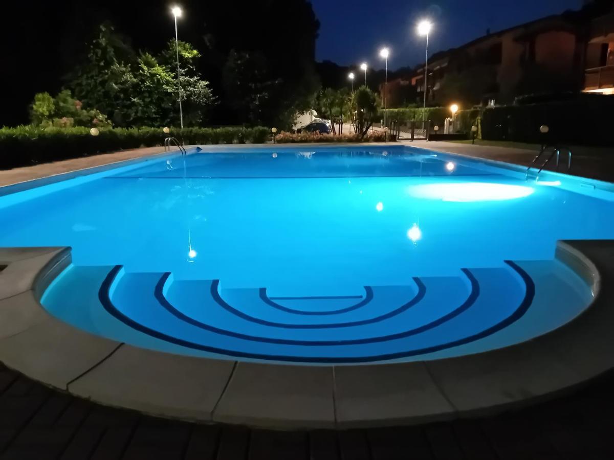Casa Adela Apartment เดเซนซาโนเดลการ์ดา ภายนอก รูปภาพ